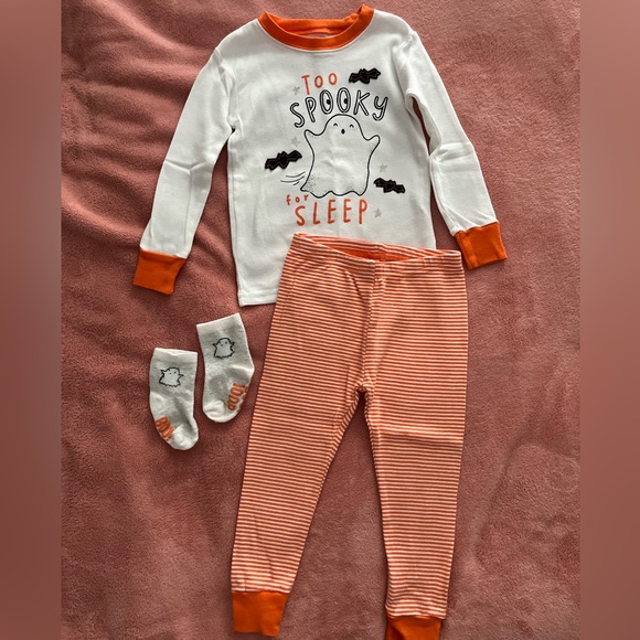 Carter’s Halloween Pajamas and socks, size 24 months - Picture 1 of 5